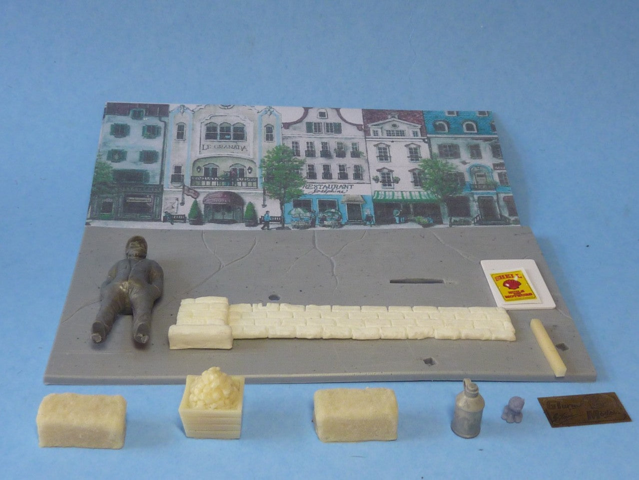 Street Scene with Mechanic Diorama Kit (D-501)