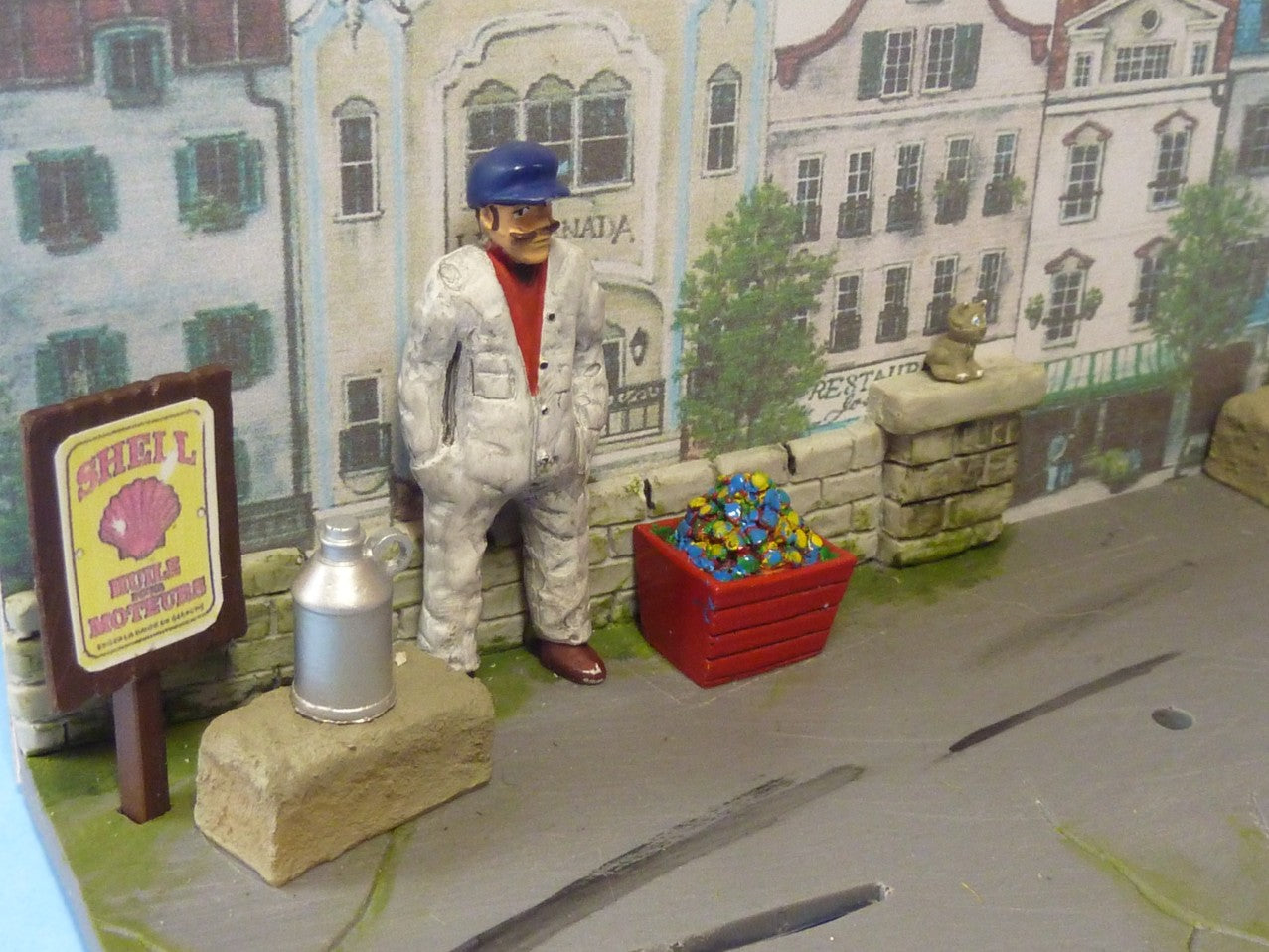 Street Scene with Mechanic Diorama Kit (D-501)